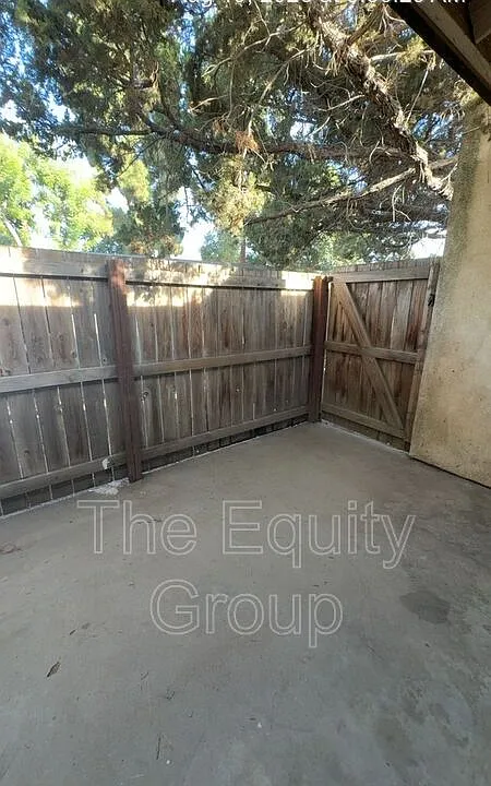 1322 W Elowin Ave