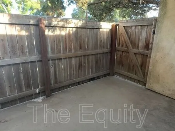 1322 W Elowin Ave, Visalia, CA 93291
