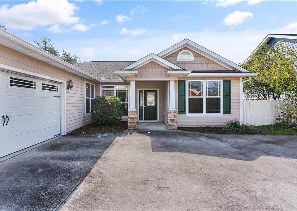 1st image of 102 Waters Edge Dr