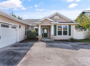 102 Waters Edge Dr, Kingsland, GA 31548