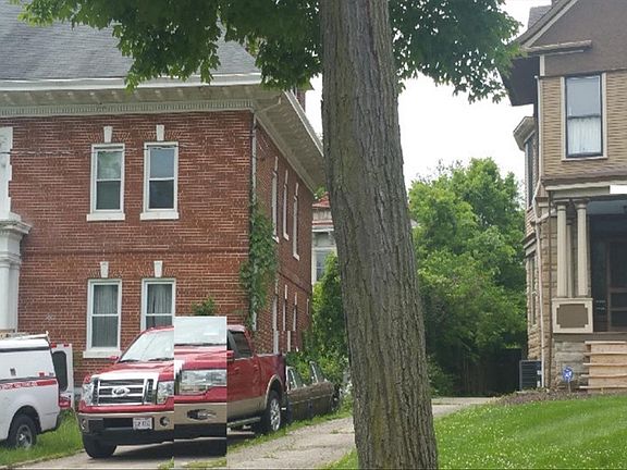 3rd image of 987 Marion Ave