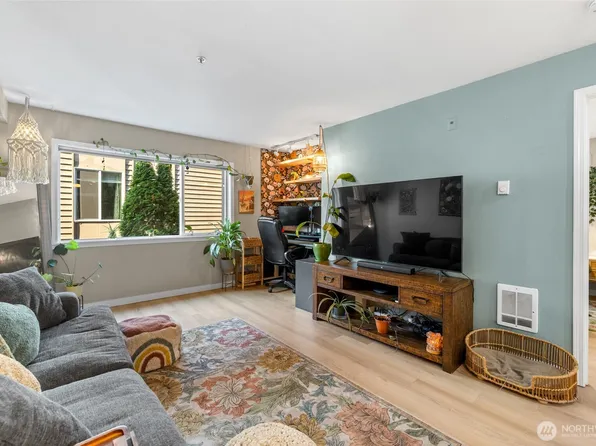 12034 15th Avenue NE #103, Seattle, WA 98125