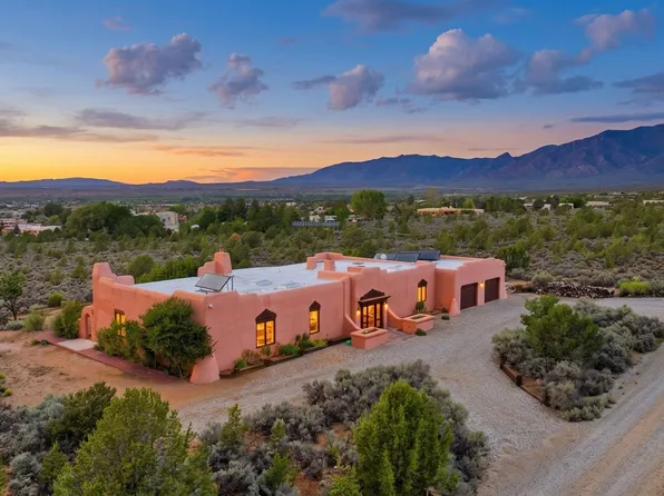 825 Espinoza Road, Taos, NM 87571