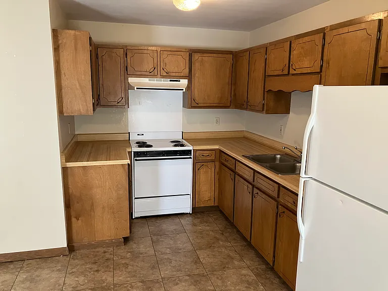 937 N Chester St — Photo 2