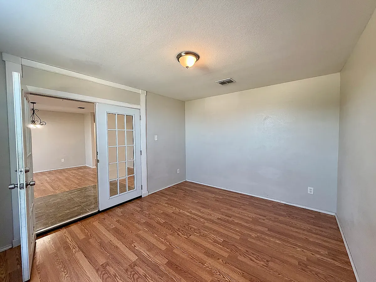 5 bed, 2.5 bath, 2989 sqft, $3,300 — Photo 4