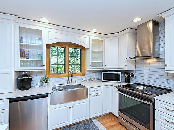 5th image of 50114 W Arnold Ave