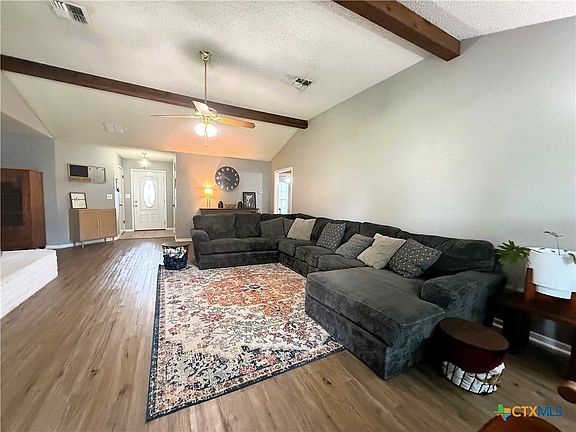 4th image of 1006 Fairlane Dr