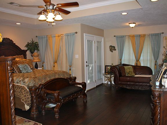 5th image of 2208 Oak Forest Dr