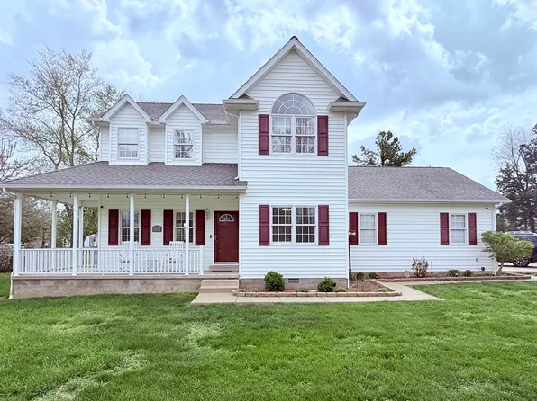 312 Cherokee Dr, Harrisburg, IL 62946