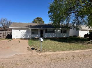 605 Sunset Dr, Stamford, TX 79553