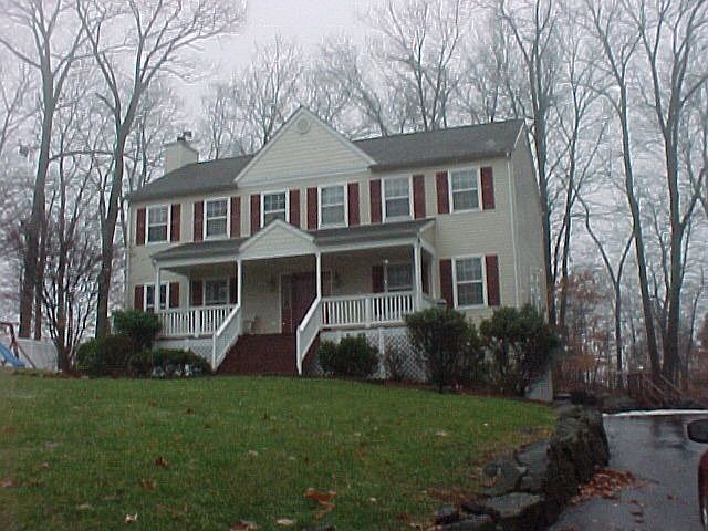 MOVE-IN CONDITION FRONT PORCH COLONIAL