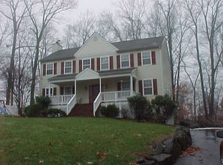 36 Pamela Rd, Cortlandt Manor, NY 10567