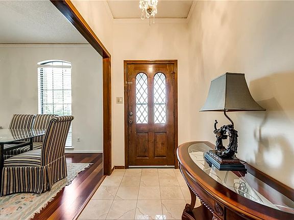 3rd image of 1824 Geneva Ln