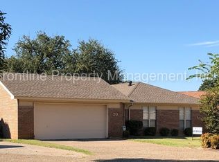 20 Doral Ct, Pantego, TX 76013