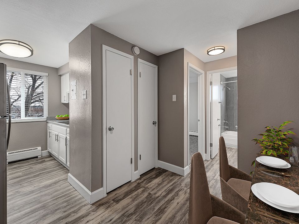 Large one bedroom dining and kitchen area