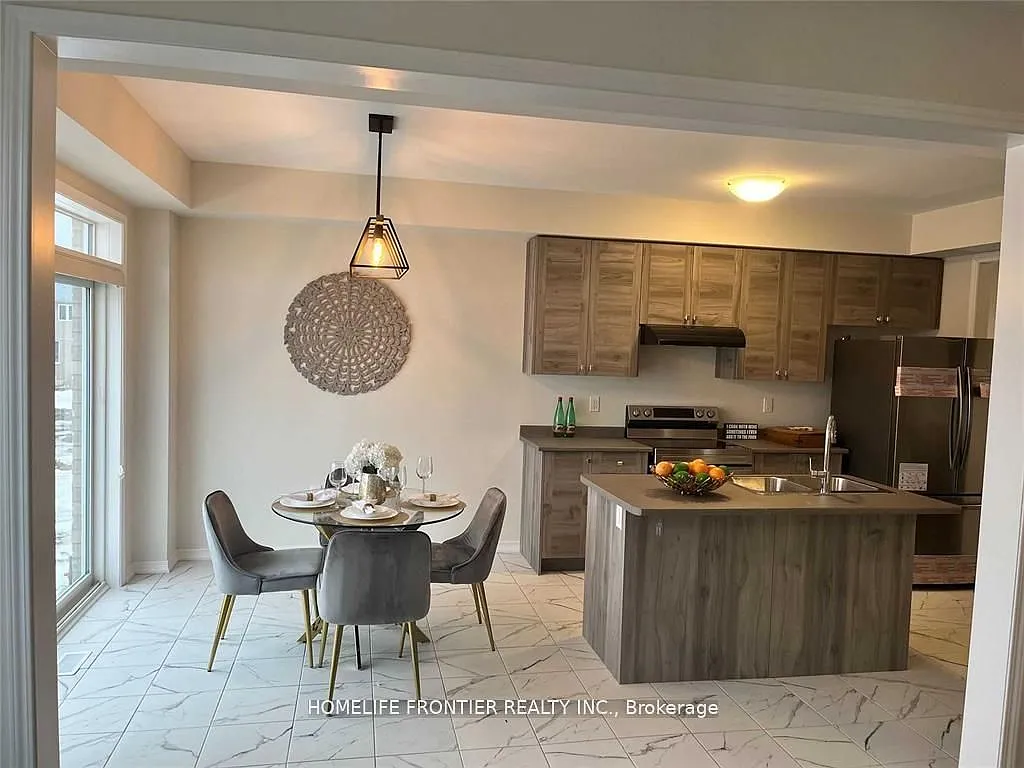 4 bed, $2,900 — Photo 2