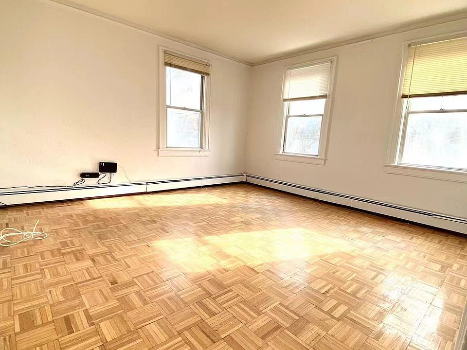 1st image of 209-4 45th Dr Floor 2