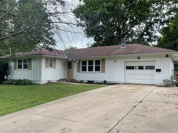 205 E Maple St, Raymore, MO 64083