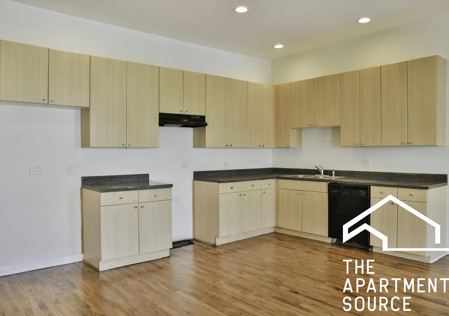 2340 N Milwaukee Ave — Photo 3