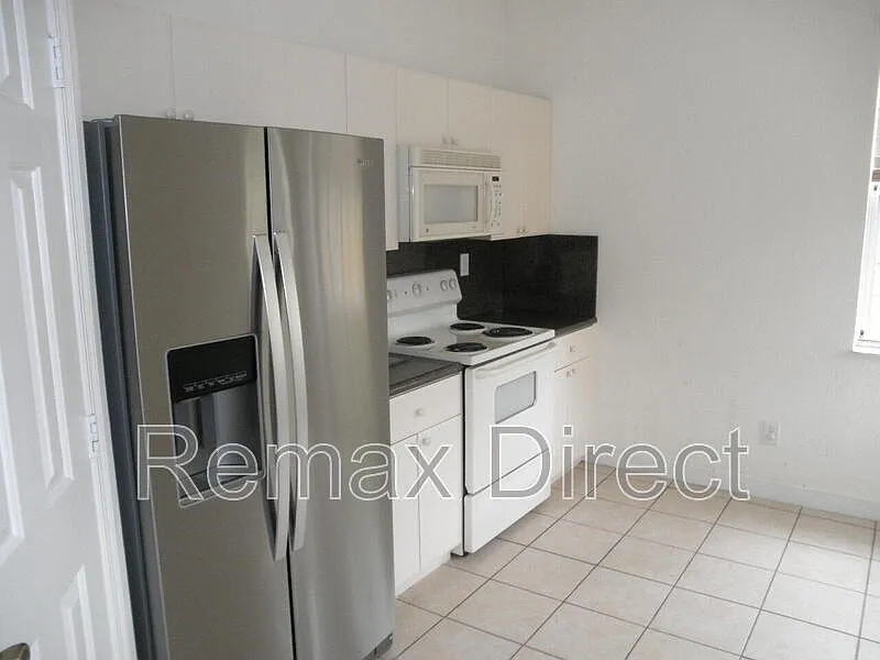 4 bed, 2.0 bath, $2,500 — Photo 2