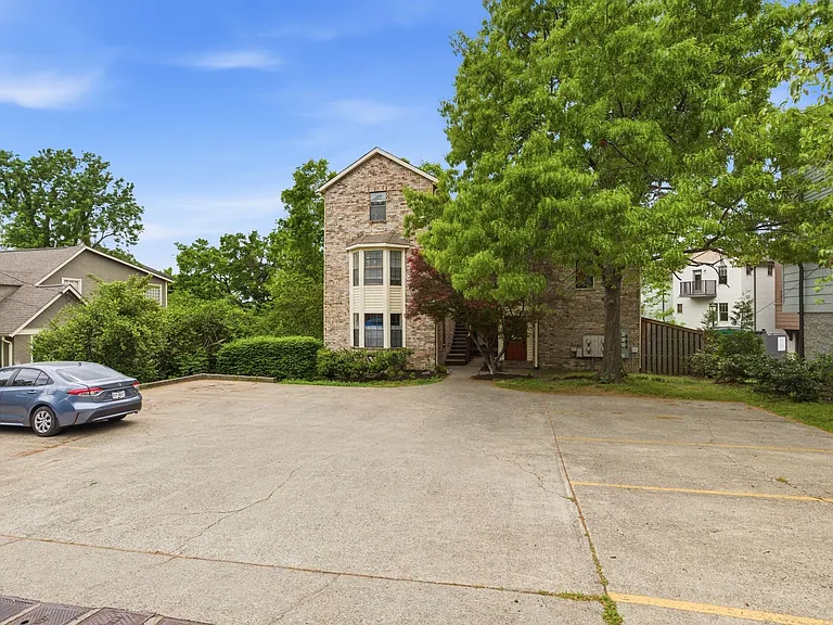 515 Chesterfield Ave #F — Photo 2