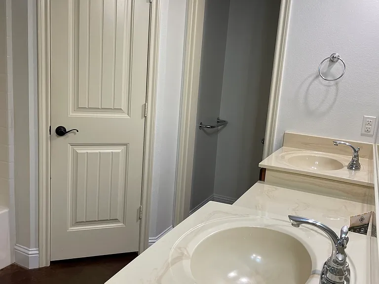 660 Spencer Ln — Photo 15