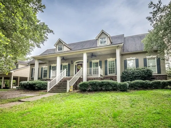 10 Dogwood Ln, Walterboro, SC 29488