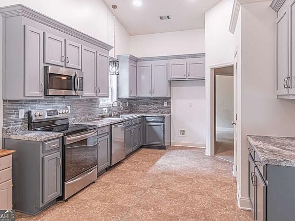 3rd image of 294 Ambassador Cir