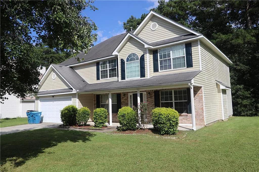 4 bed, 14.0 bath, 2792 sqft, $2,300 — Photo 1