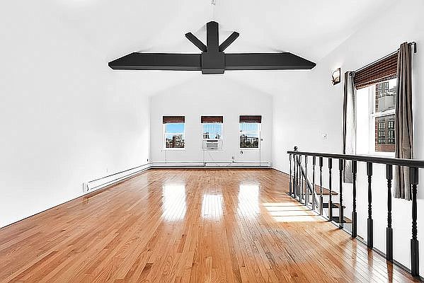 1st image of 354 Bond St #3