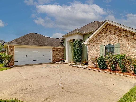 2nd image of 109 Blue Heron Dr
