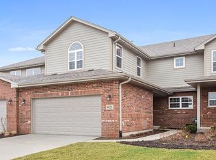 9439 Parkwood Ln, Tinley Park, IL 60487