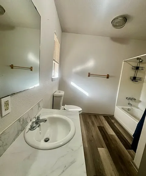 566 3rd St SW — Photo 4