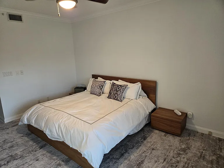 922 N Shore Dr NE — Photo 17