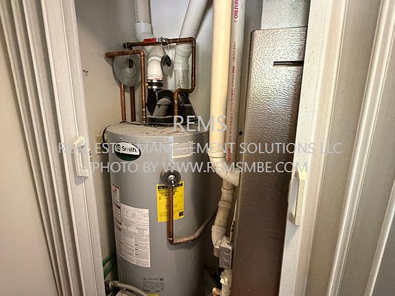 5th image of 812 Barker St