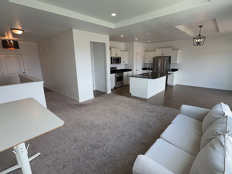 8285 N Lakeshore Drive — Photo 4