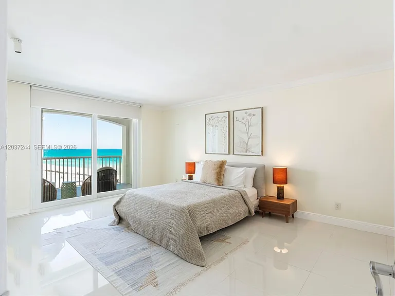 5401 Collins Ave #1013 — Photo 11