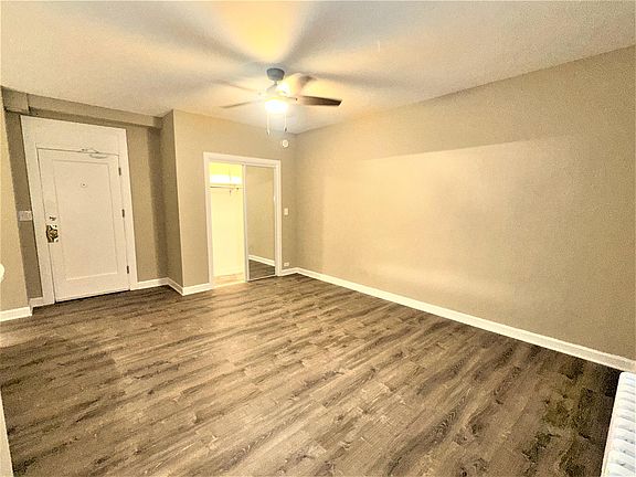 2nd image of 432 W Belmont Ave #304
