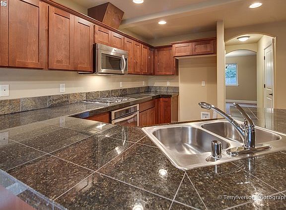 5th image of 2710 NE 144th Ct