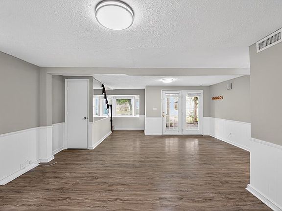5th image of 14108 Pelican St