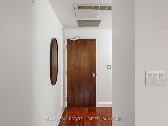 4th image of 261 King St E #402