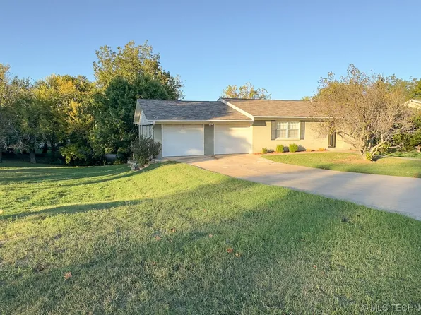 126 Hunter Dr, Ada, OK 74820