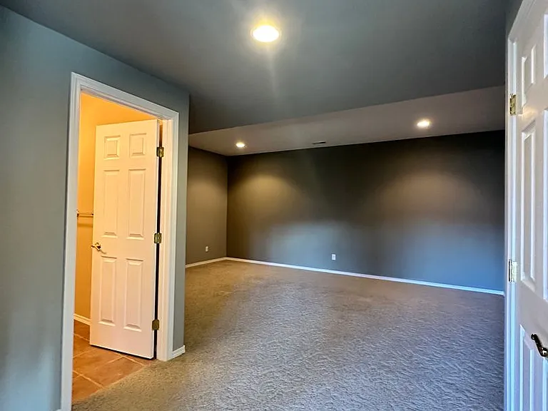 946 Briarwood Dr — Photo 22