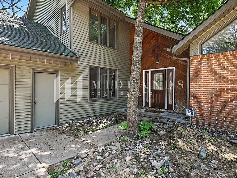 16611 S 57th Ave — Photo 2