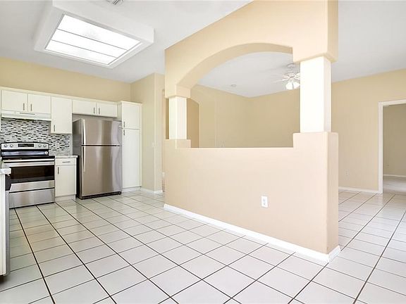 3rd image of 836 Lake Biscayne Way