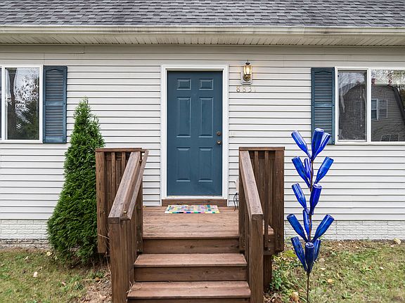 3rd image of 8831 Lincoln Dr