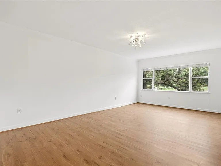 640 N Park Ave #5 — Photo 5
