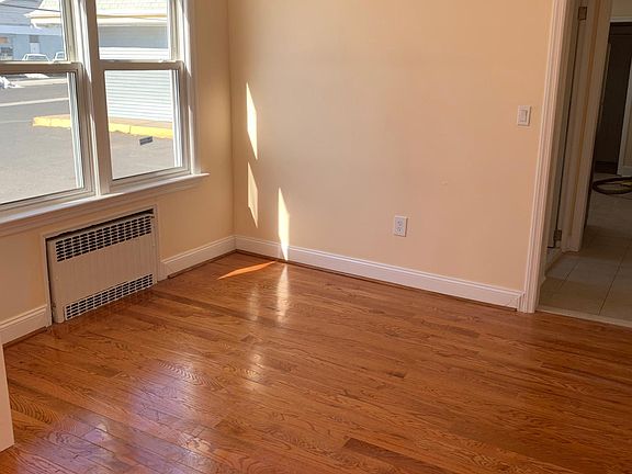 4th image of 298 Belleville Ave #1