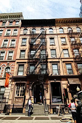 Rented by Mossanen Group | media 25