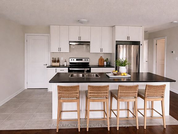 3rd image of 140 Nottingham Rd #1